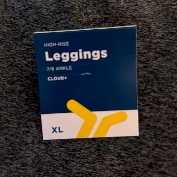 Brand new Old Navy High Rise Cloud+ 7/8 Ankle Leggings, XL - Picture 14 of 15